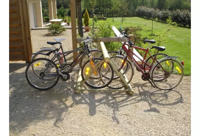 Rack en bois pour vélos 