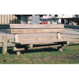 Banc public en bois