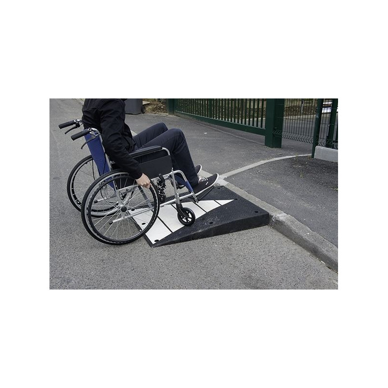 Prix rampe d'accès fauteuil roulant caoutchouc, rampe d'accès PMR handicapé  caoutchouc