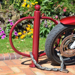 Poteau en métal pour motos adapté à l'utilisation d'antivol