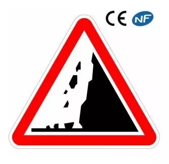 Panneau de circulation zone à risque de chute de pierres