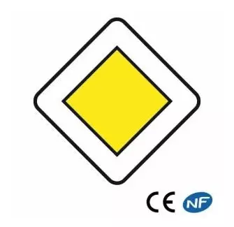 Panneau routier indiquant une route prioritaire (Ab7)