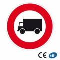 Panneau de signalisation indiquant un passage interdit aux camions (B8)