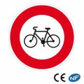 Panneau de police indiquant un passage interdit aux vélos