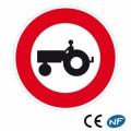 Panneau de police interdisant le passage des véhicules agricoles B9b