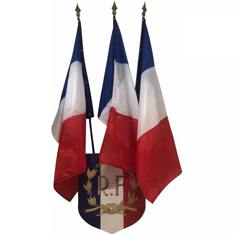 1 écusson et ses 3 drapeaux français
