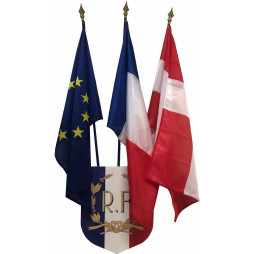 Lot écusson châssis bois et ses 3 drapeaux différents