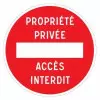 Panneau de signalisation indiquant une propriété privée avec accès interdit