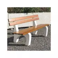 Bancs publics en bois et béton